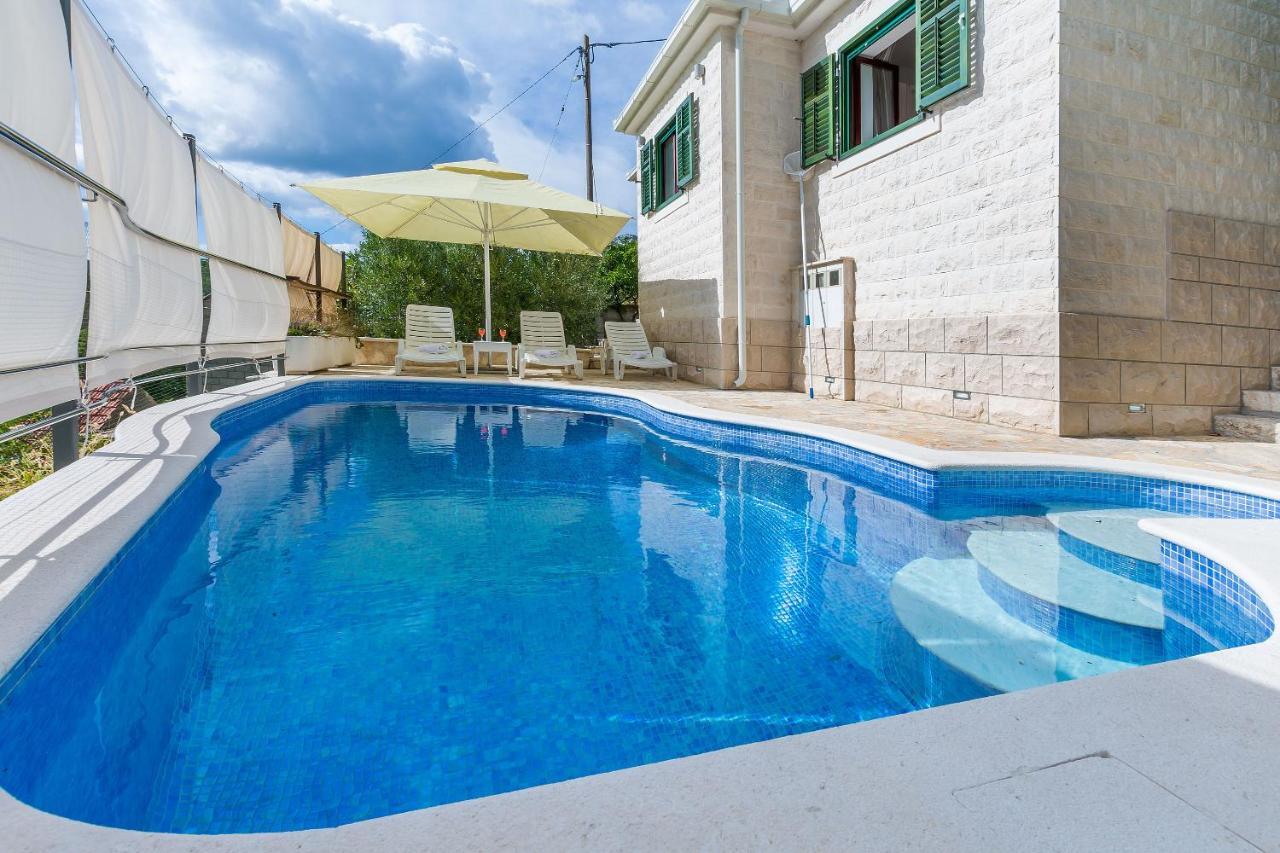 Villa Holiday Home Zvecanje Kültér fotó