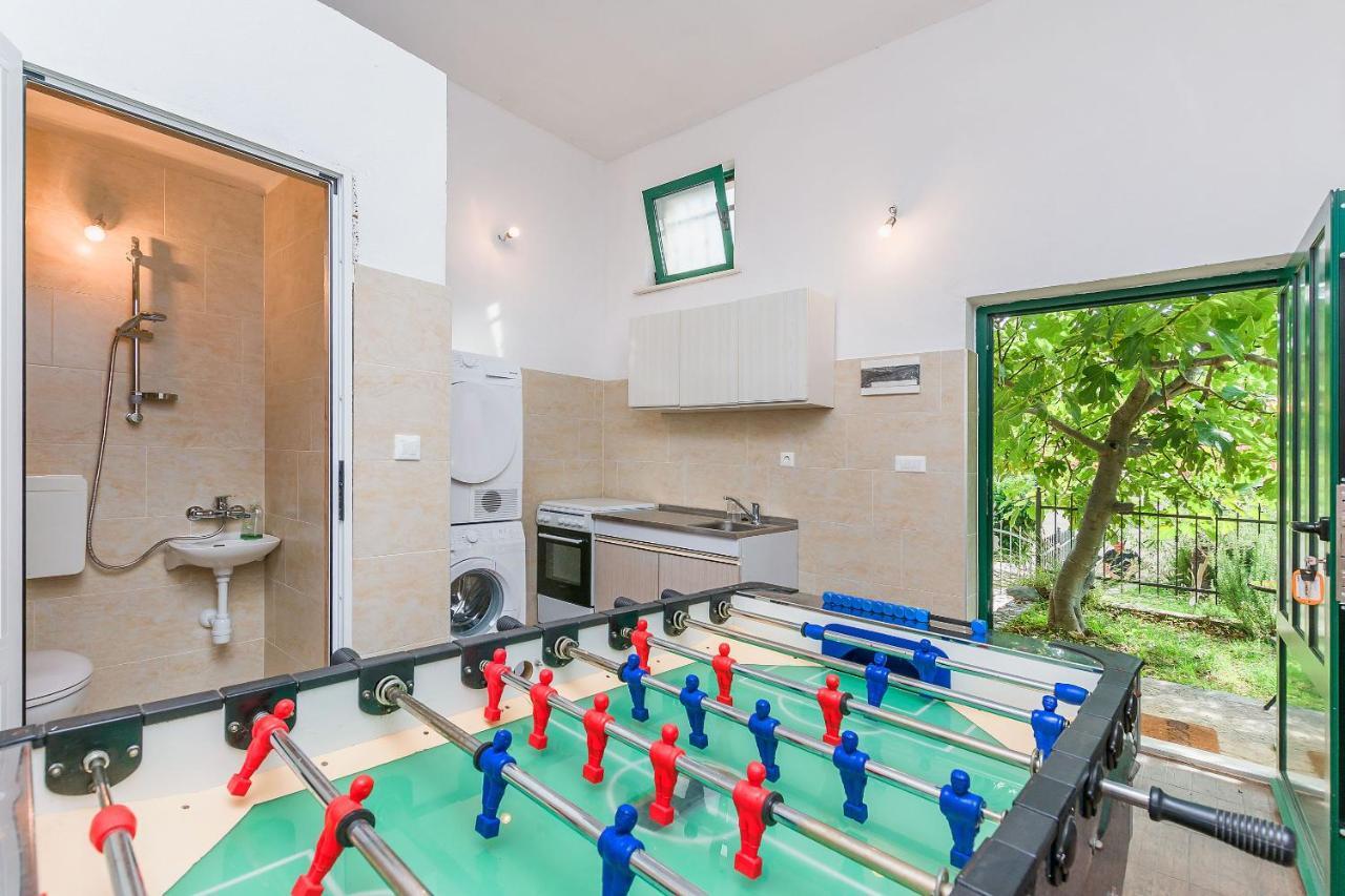 Villa Holiday Home Zvecanje Kültér fotó