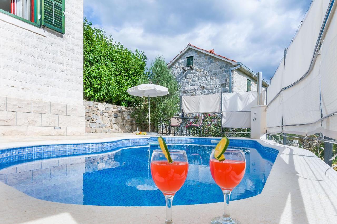 Villa Holiday Home Zvecanje Kültér fotó