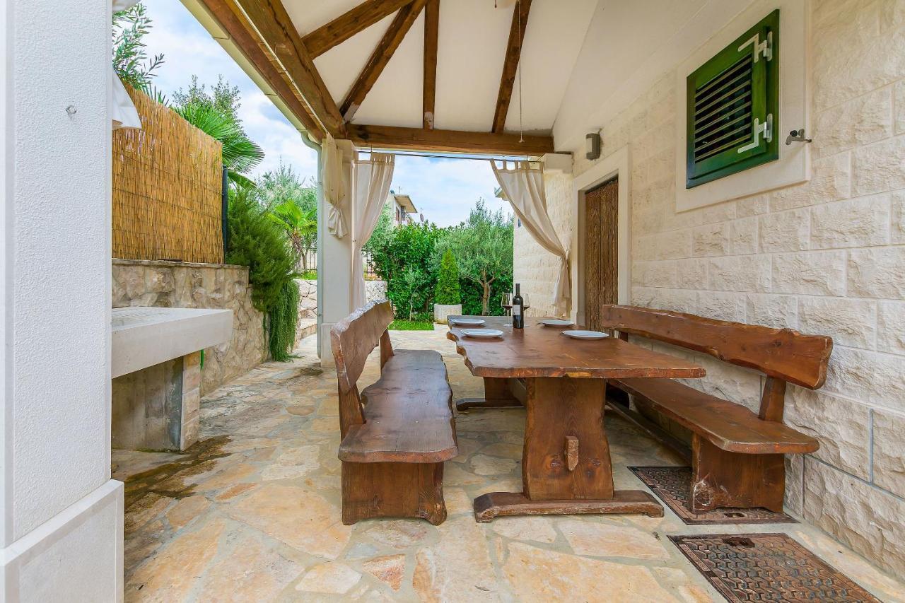 Villa Holiday Home Zvecanje Kültér fotó