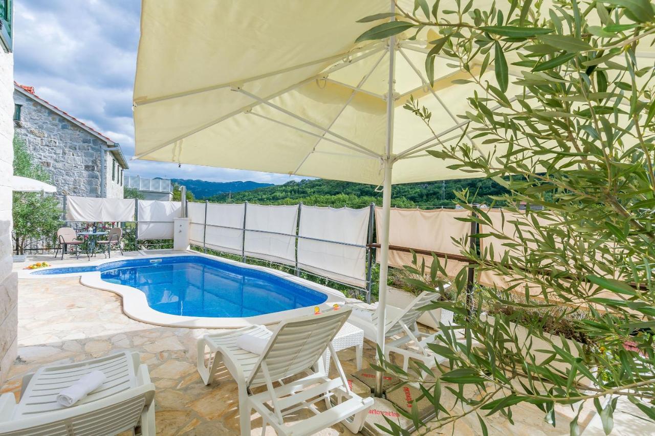 Villa Holiday Home Zvecanje Kültér fotó