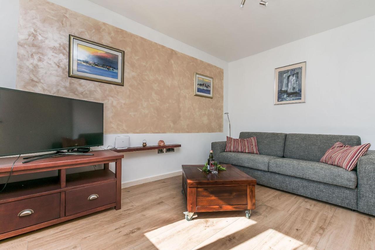 Villa Holiday Home Zvecanje Kültér fotó