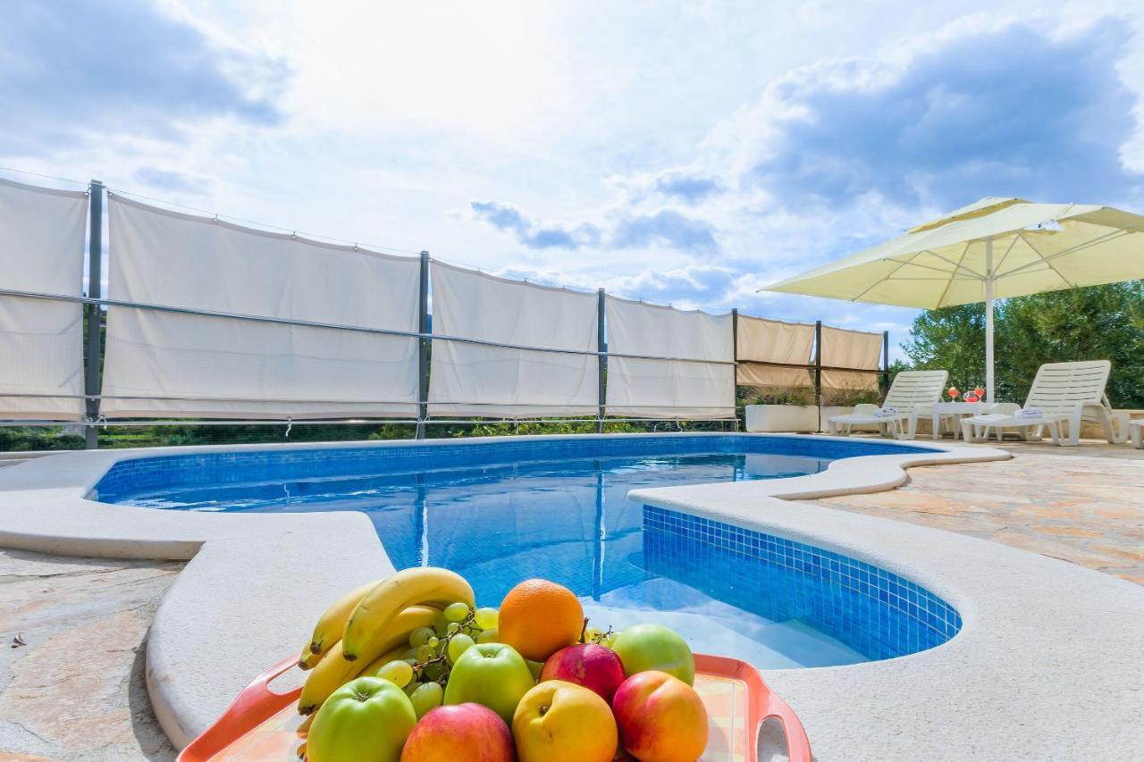 Villa Holiday Home Zvecanje Kültér fotó