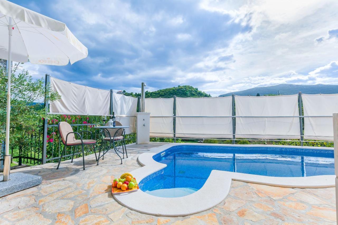 Villa Holiday Home Zvecanje Kültér fotó