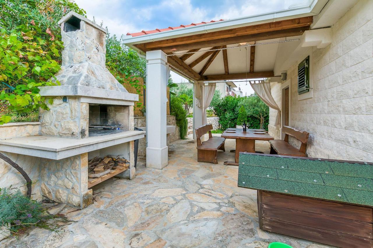 Villa Holiday Home Zvecanje Kültér fotó