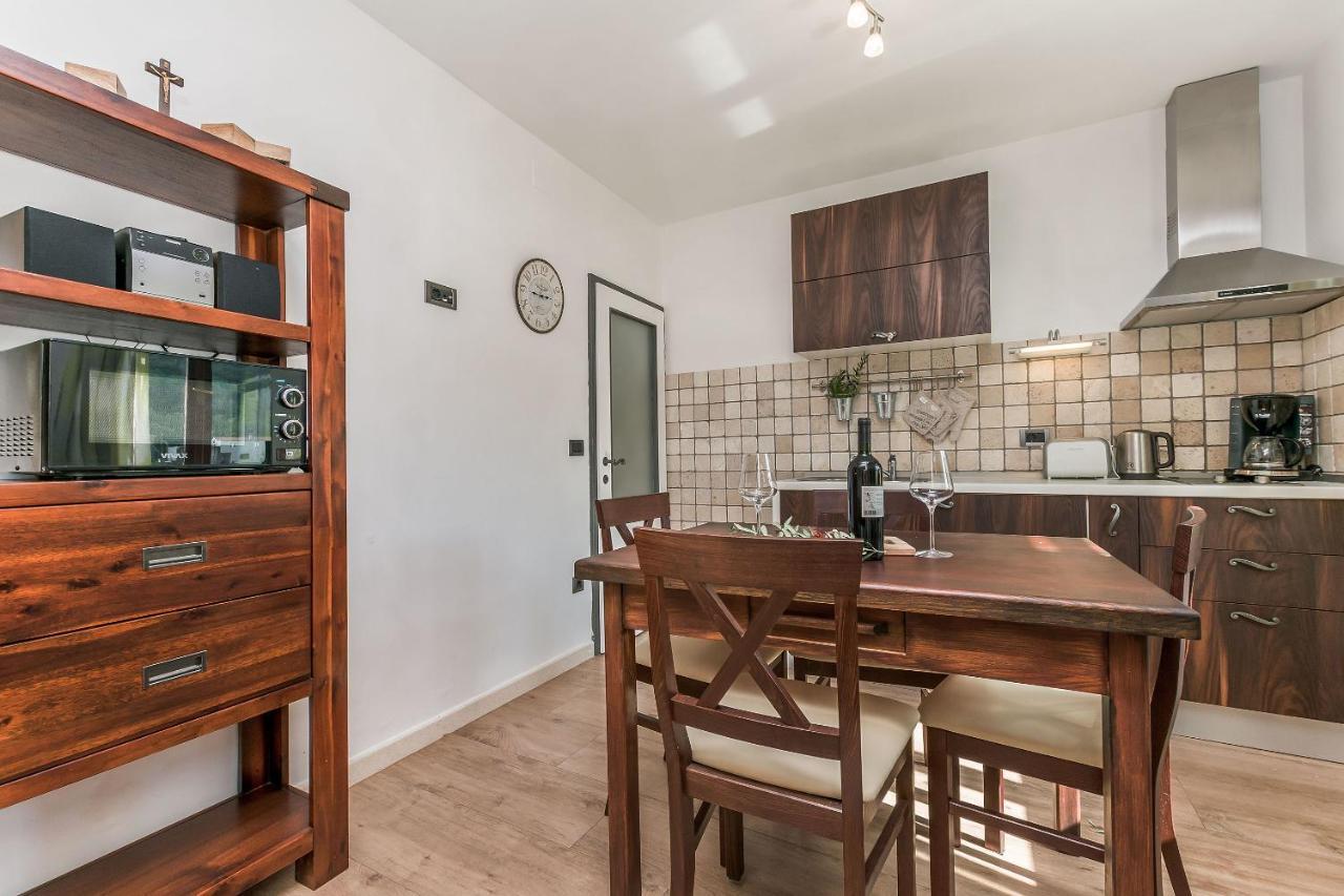 Villa Holiday Home Zvecanje Kültér fotó