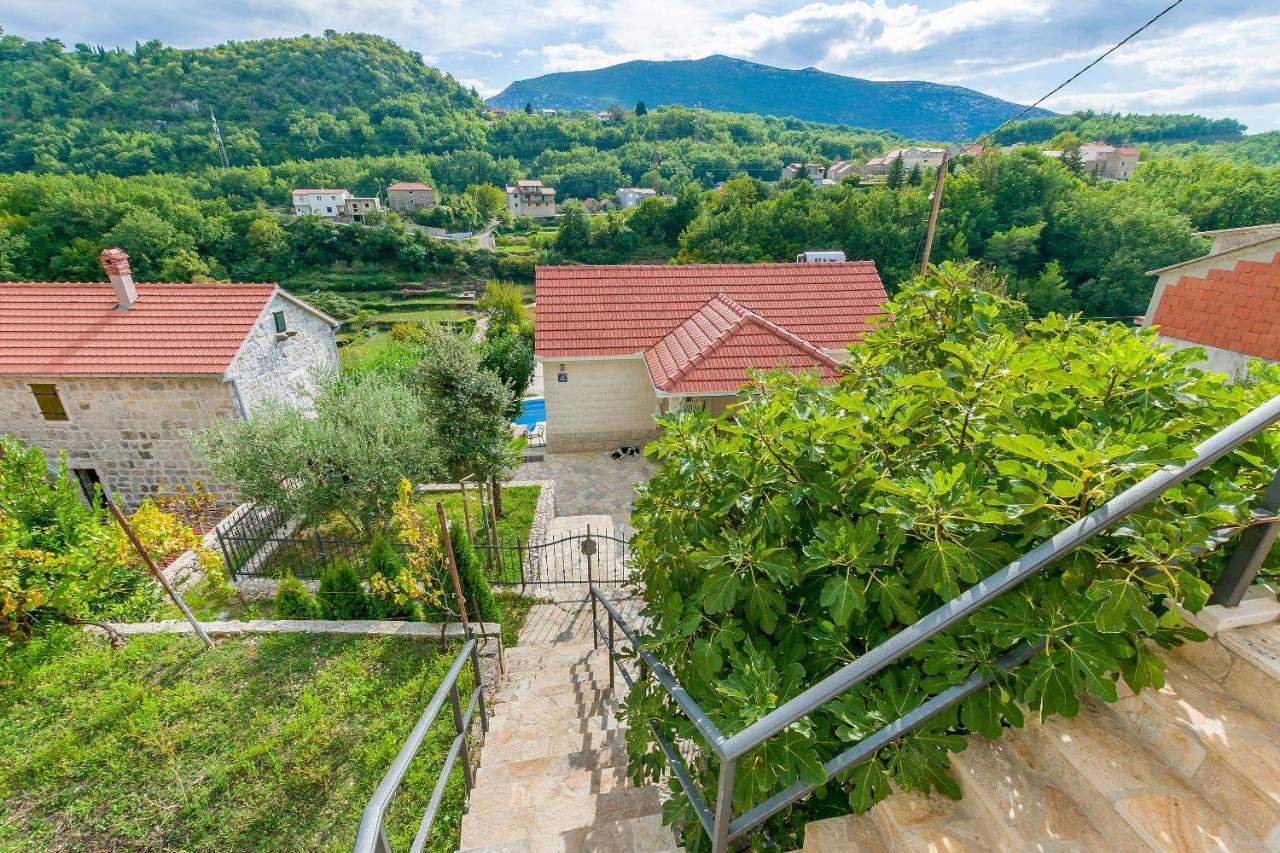 Villa Holiday Home Zvecanje Kültér fotó