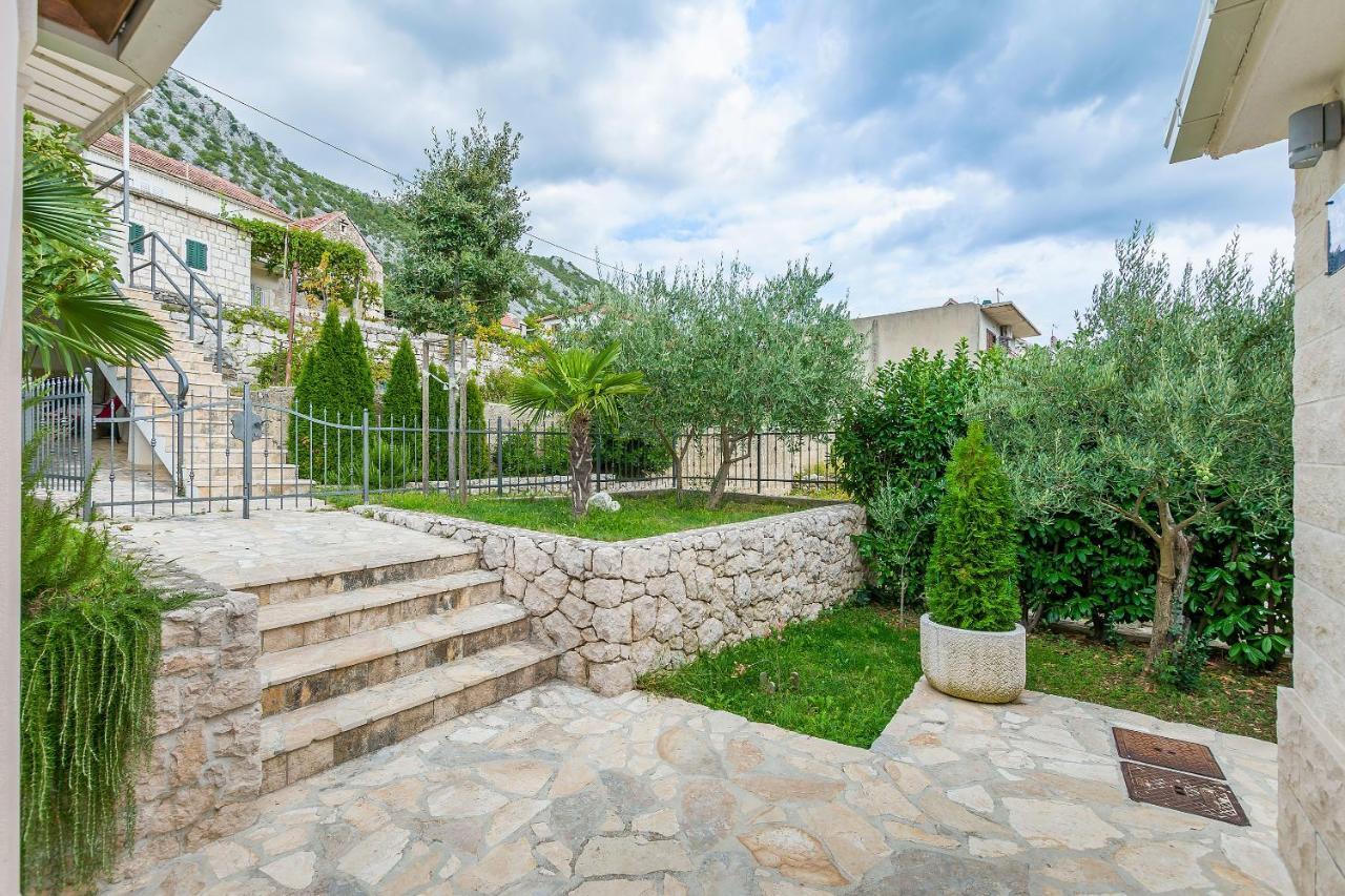 Villa Holiday Home Zvecanje Kültér fotó